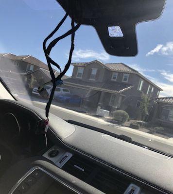 Defective windshield with rear view mirror falling off