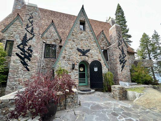 Main house of Thunderbird Lodge