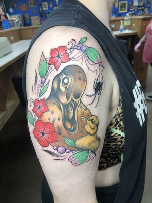 Kiwi did this beautiful neotrad mommy and baby ducks. I'm obsessed