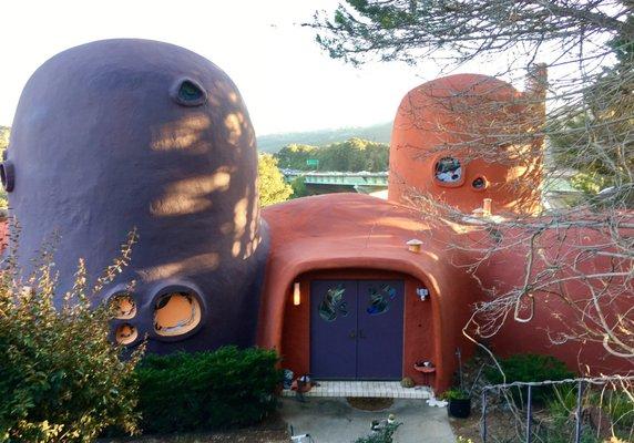 Behold... The Flintstone house!