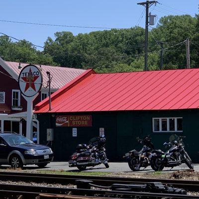 Clifton, VA: biker gangsters, presently beefing..