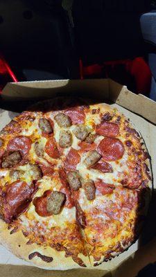 Small hand tossed sausage pepperoni absolutely excellent. Great timing nice and piping hot no complaints at all right to the truck