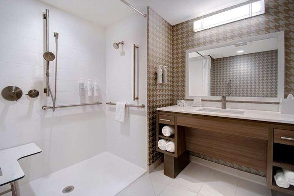 Guest room bath