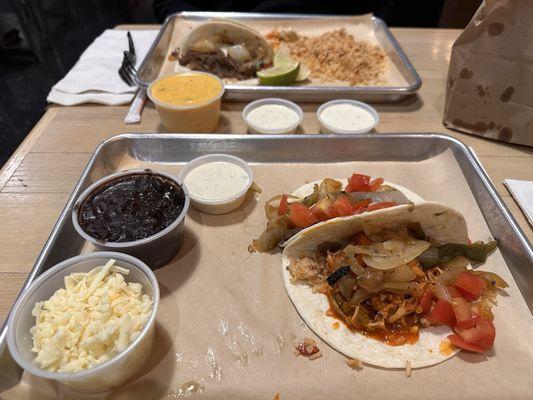 2 Tacos ~ Chicken with vegetables and Barbacco with vegetables + Black beans and queso + chips