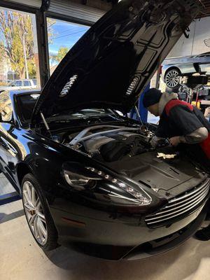 Aston Martin service