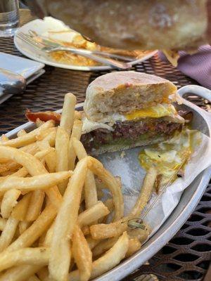 Breakfast Burger - just average, lacking some seasoning, loved the aeoli sauce though