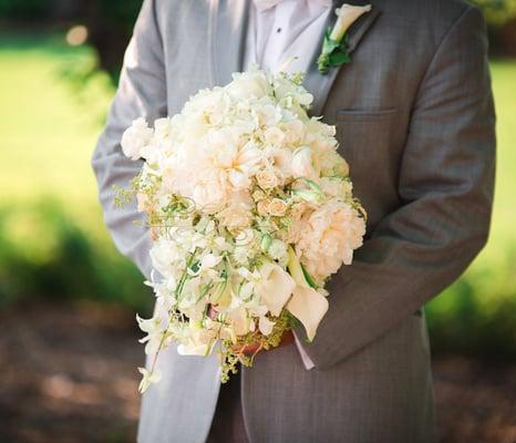 Cascading bouquet with holder