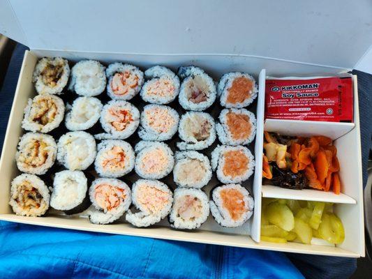 6 roll set. Eel, bay scallop, lobster, crab, yellowtail, salmon. Pickles and seaweed on the side.