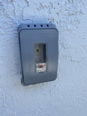 Outdoor outlet