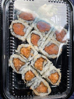 Spicy salmon and spicy tuna rolls