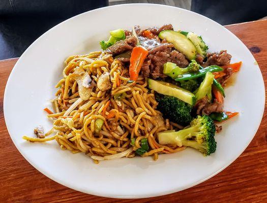 Beef Lo Mein at Fire Bowl