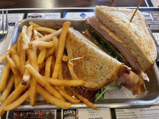 Smoked Turkey sandwich - I think they need bigger trays, or better yet, plates!