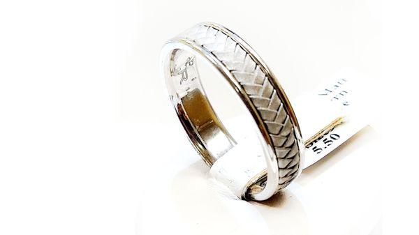 14k White Gold Wedding band