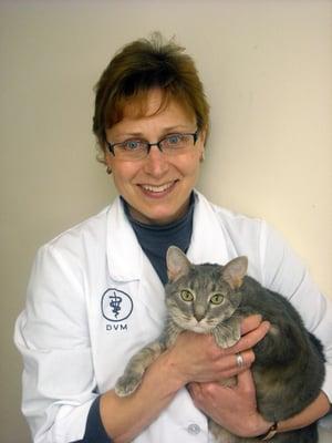 Dr. Pixton with a feline patient