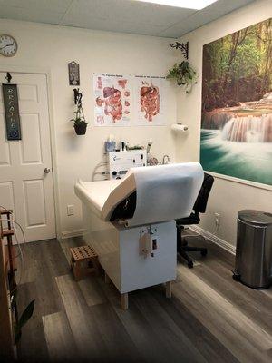 Colonic Room - comfortable and grounding.