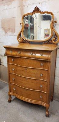 Antique chest of drawers