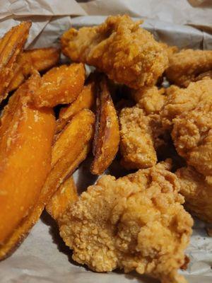 Buffalo chicken bites(sauce on the side) with sweet potato fries