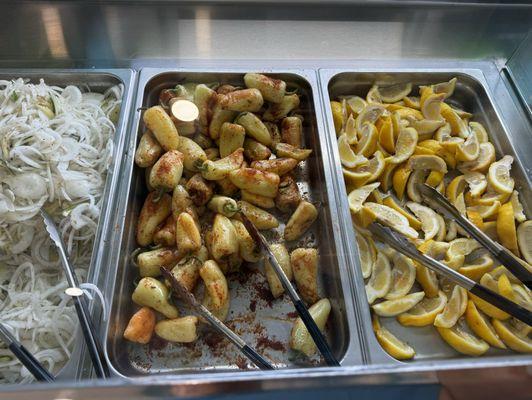 Condiments:Onions, chili and lemon