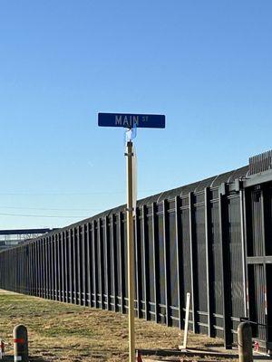 Maine Street leads right into the park