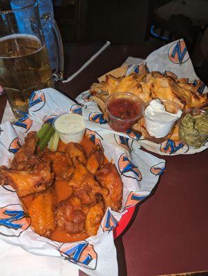 Zippy wings and Nachos