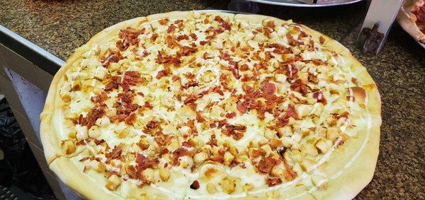 BACON CHICKEN RANCH PIZZA