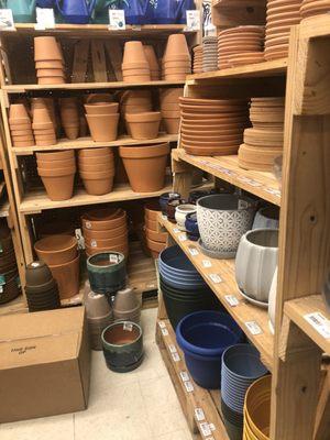 decent selection of pots & planters.