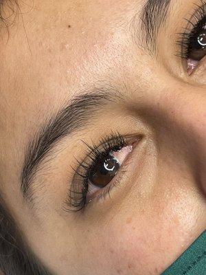 Classic lash extensions with wispy