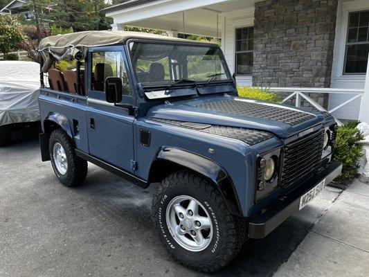 My Defender 90 that no longer pees fluids all over my driveway like a new puppy thanks to Sheikh