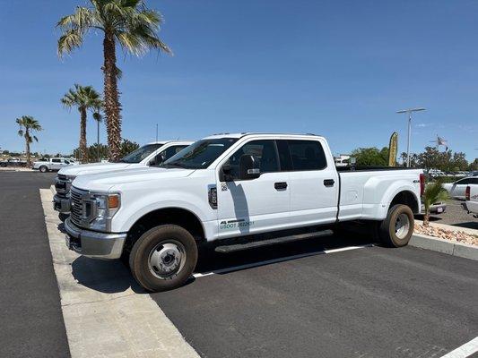 Dually truck