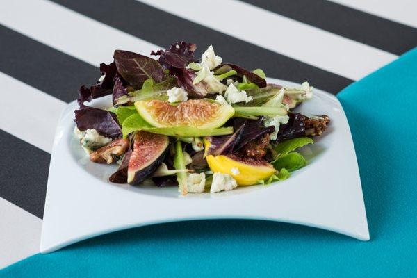 Sweet Figs and Goat Cheese Salad with Truffle vinaigrette