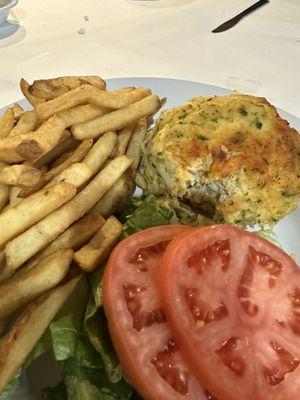 Crab cake with fries