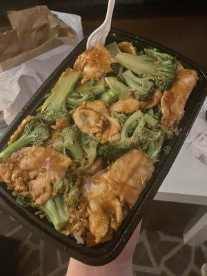 C9. Chicken with Broccoli Combination Platter