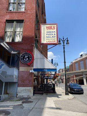 Store front/sign for Niki's