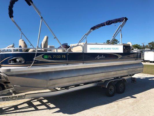 The new Pontoon Boat
with hookha for 6 people