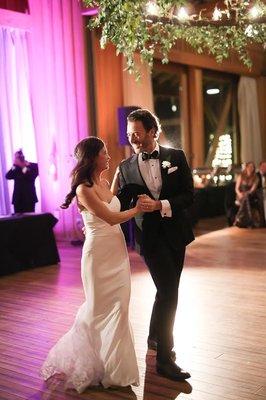 What a treat! Carly & Dave surprised their guests with upbeat swing moves!  Photo Credit: Logan Walker @loganwalkerphoto