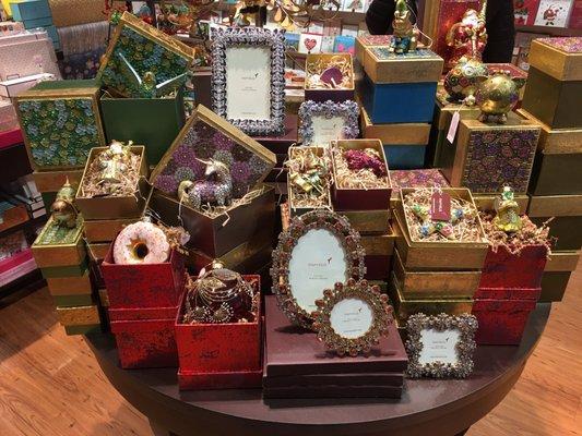 gorgeous detailed & elegant ornaments that come w equally beautiful boxes