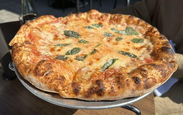 Boschetto Pie (tomato, mozz, and basil; $17)