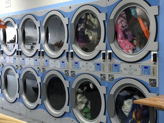 Puyallup, WA - Legacy Laundry ...Excellent place to do mass loads ...or even one load of laundry all at once.