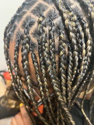 Very large braid and uneven braiding style