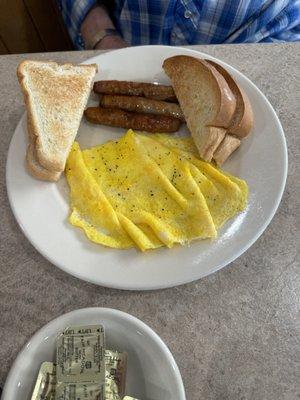 Scrambled eggs, links, and white toast.