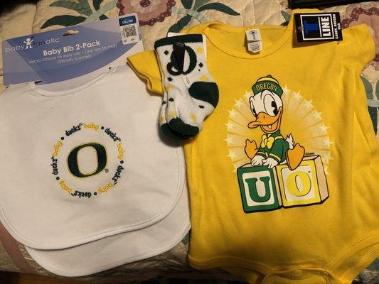 Mom found some adorable things for the soon-to-debut grandchild. Baby Donald is so cute! Can't wait to try them out.