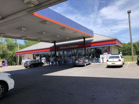 6/13/19. Thursday afternoon. 84 degrees. Regular Unleaded $2.129/gallon. Exterior. View from the pumps, y'all!!