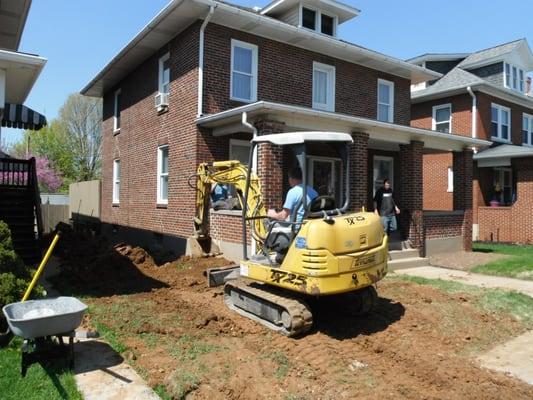 The old terracotta sewer pipe collapsed underground. We replaced the terracotta pipe with new PVC pipe and completed the wo