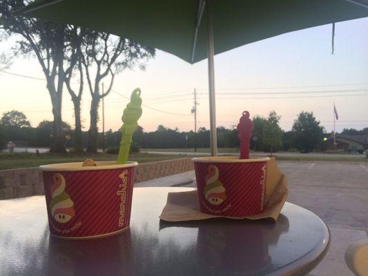 Outdoor patio + frozen yogurt = temporary happiness