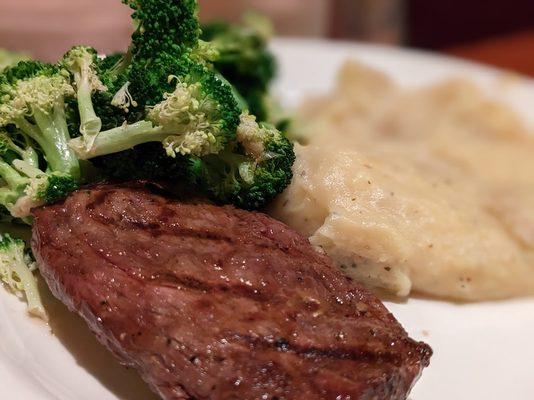 Sirloin with Broccoli & Mashed Potatoes