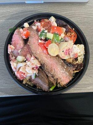 Flank steak with veggies and quinoa.