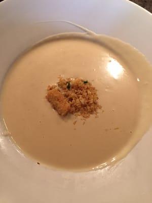 Crab Bisque - Absolute liquid crack! Could use a lil more crab in it but overall this bisque is legit!