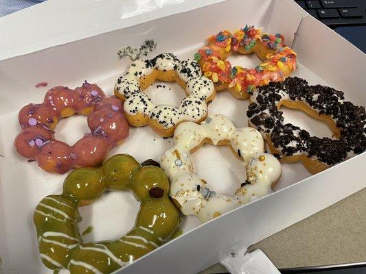 6 pc donuts (clockwise from top left: Ube, Black Sesame, Strawberry, Oreo, Classic, Matcha Red Bean) ($18)