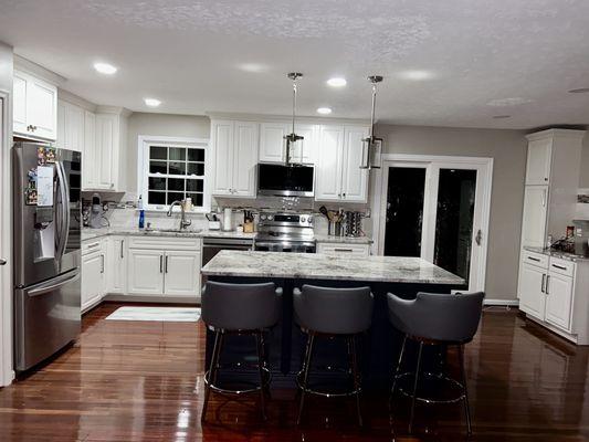 Completed kitchen after Washington Marble and Granite Installation