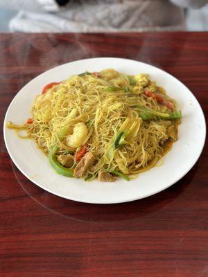 Curry Shrimp Fried Noodle $13